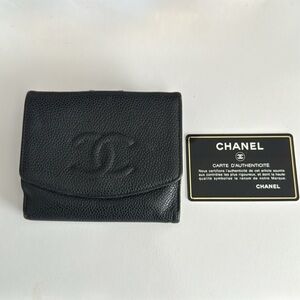 Beautiful vintage Chanel wallet!!